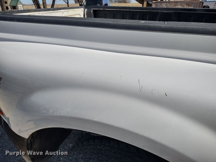 image for item DR8213 2004 Ford F350 Super Duty Lariat  Crew Cab pickup truck