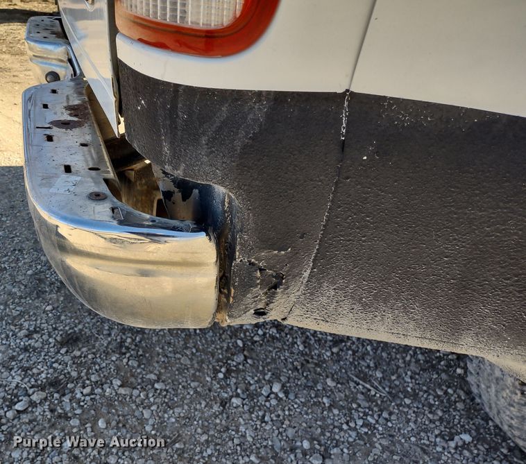 image for item DR8213 2004 Ford F350 Super Duty Lariat  Crew Cab pickup truck