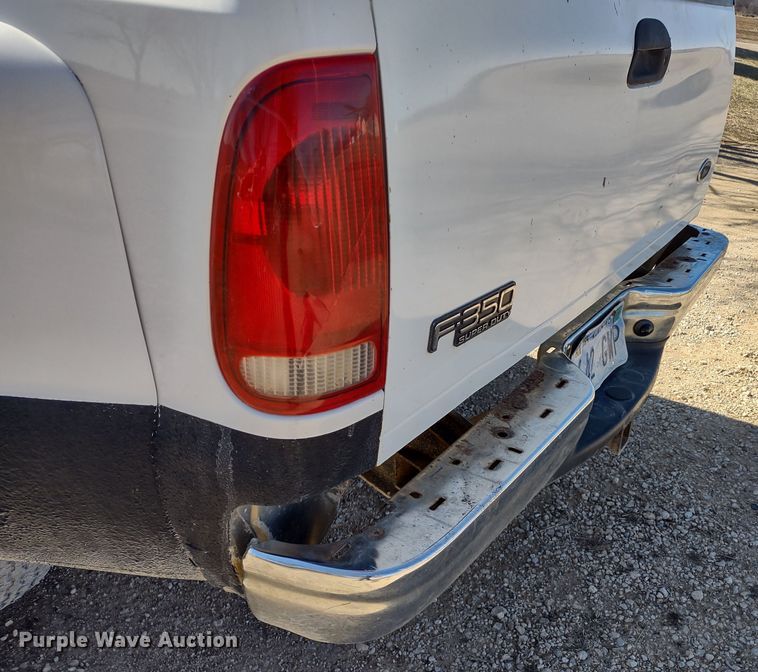 image for item DR8213 2004 Ford F350 Super Duty Lariat  Crew Cab pickup truck