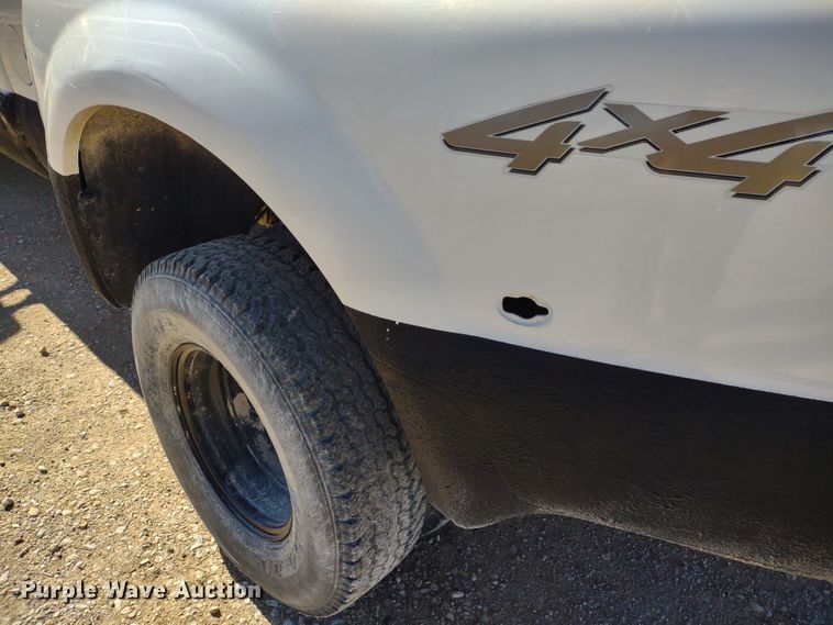 image for item DR8213 2004 Ford F350 Super Duty Lariat  Crew Cab pickup truck