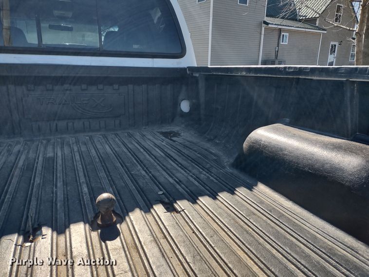 image for item DR8213 2004 Ford F350 Super Duty Lariat  Crew Cab pickup truck