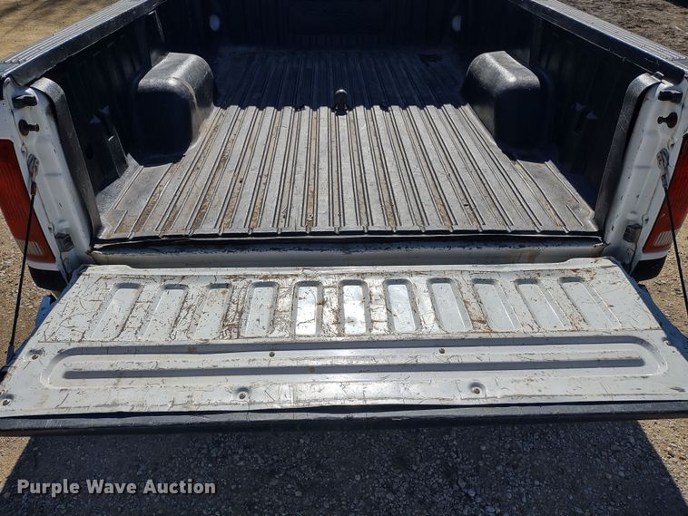 image for item DR8213 2004 Ford F350 Super Duty Lariat  Crew Cab pickup truck