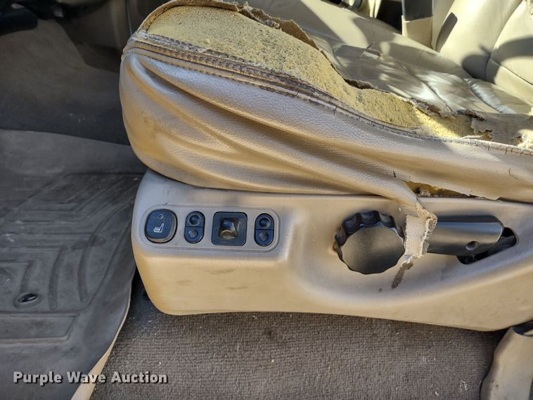 image for item DR8213 2004 Ford F350 Super Duty Lariat  Crew Cab pickup truck