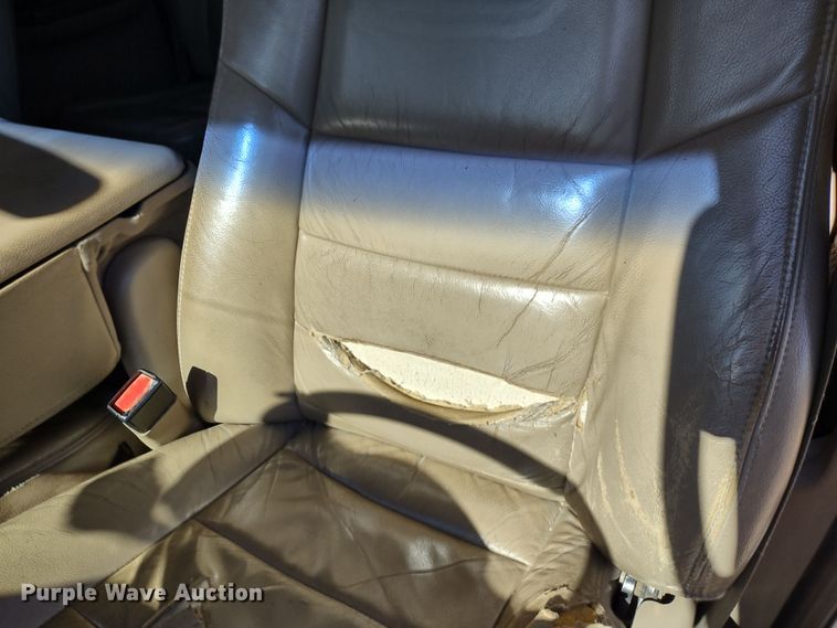 image for item DR8213 2004 Ford F350 Super Duty Lariat  Crew Cab pickup truck