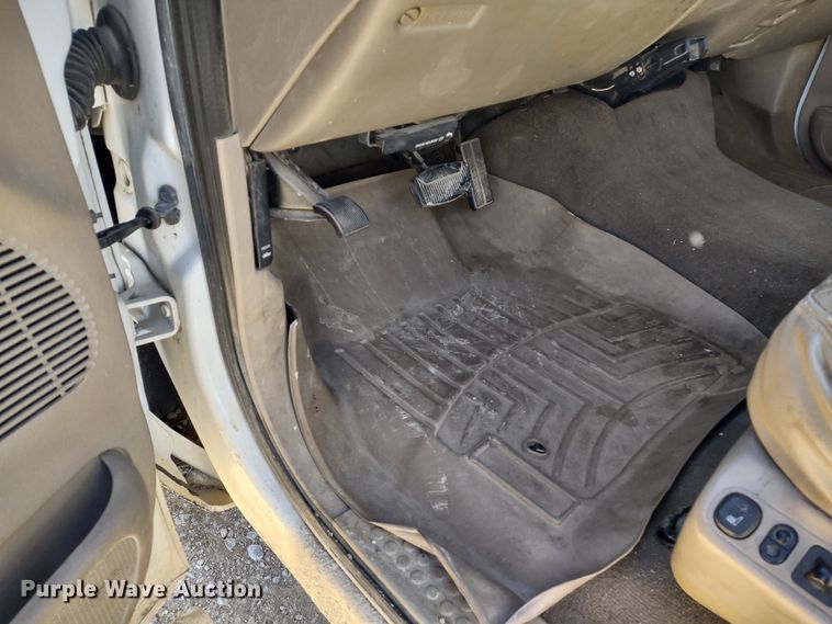 image for item DR8213 2004 Ford F350 Super Duty Lariat  Crew Cab pickup truck