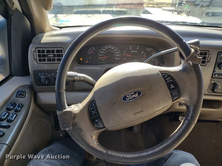 image for item DR8213 2004 Ford F350 Super Duty Lariat  Crew Cab pickup truck