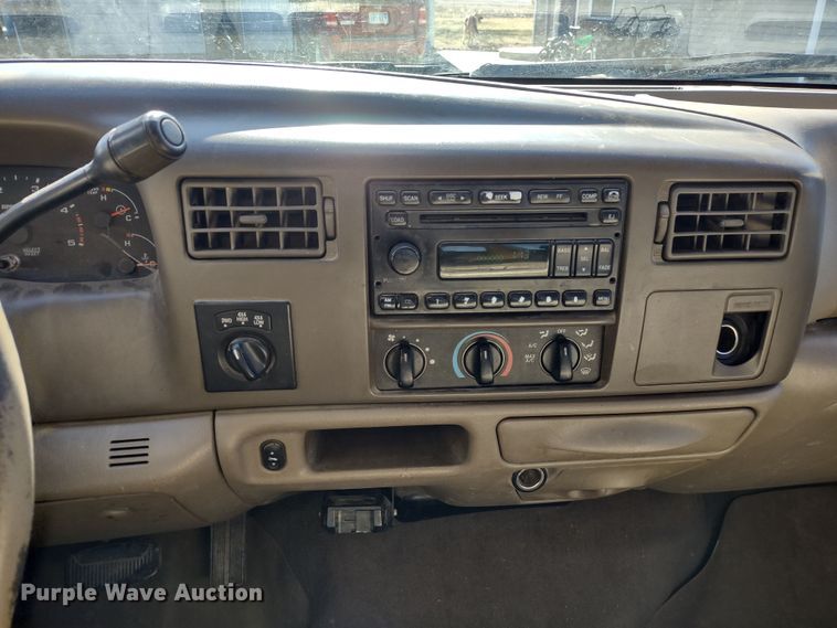 image for item DR8213 2004 Ford F350 Super Duty Lariat  Crew Cab pickup truck