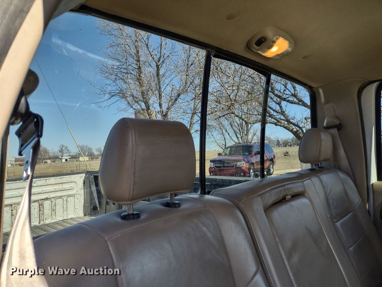 image for item DR8213 2004 Ford F350 Super Duty Lariat  Crew Cab pickup truck