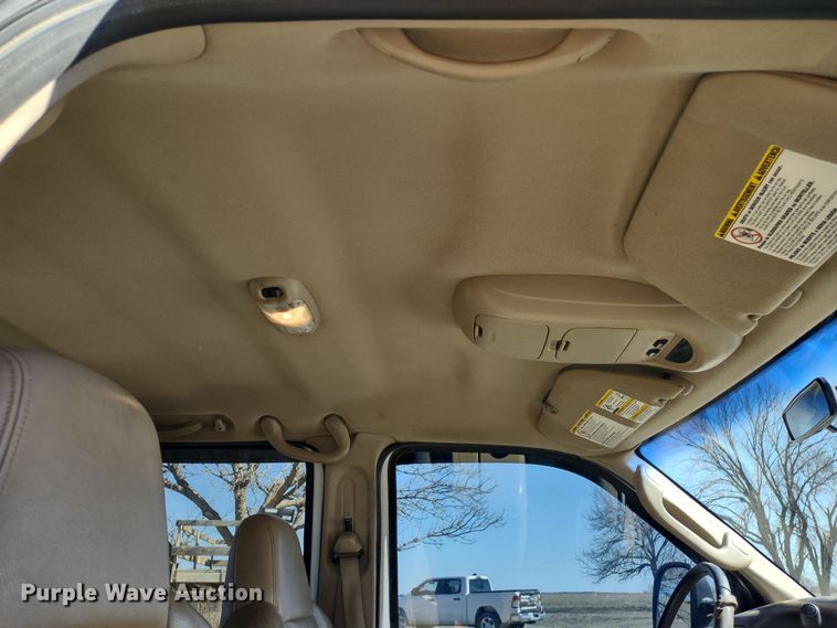 image for item DR8213 2004 Ford F350 Super Duty Lariat  Crew Cab pickup truck