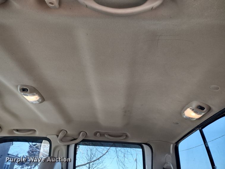 image for item DR8213 2004 Ford F350 Super Duty Lariat  Crew Cab pickup truck