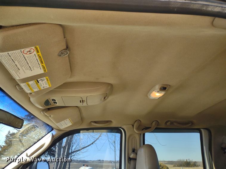 image for item DR8213 2004 Ford F350 Super Duty Lariat  Crew Cab pickup truck