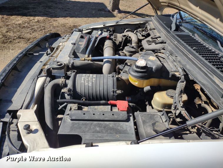 image for item DR8213 2004 Ford F350 Super Duty Lariat  Crew Cab pickup truck