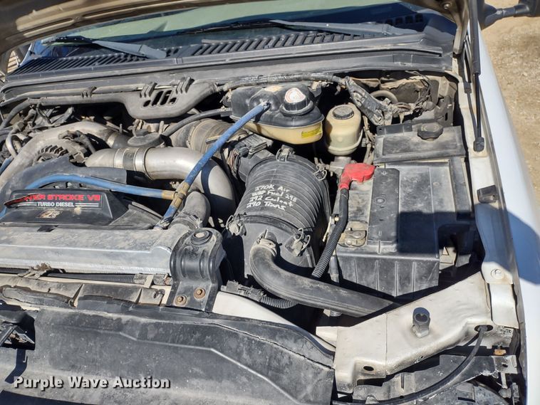 image for item DR8213 2004 Ford F350 Super Duty Lariat  Crew Cab pickup truck