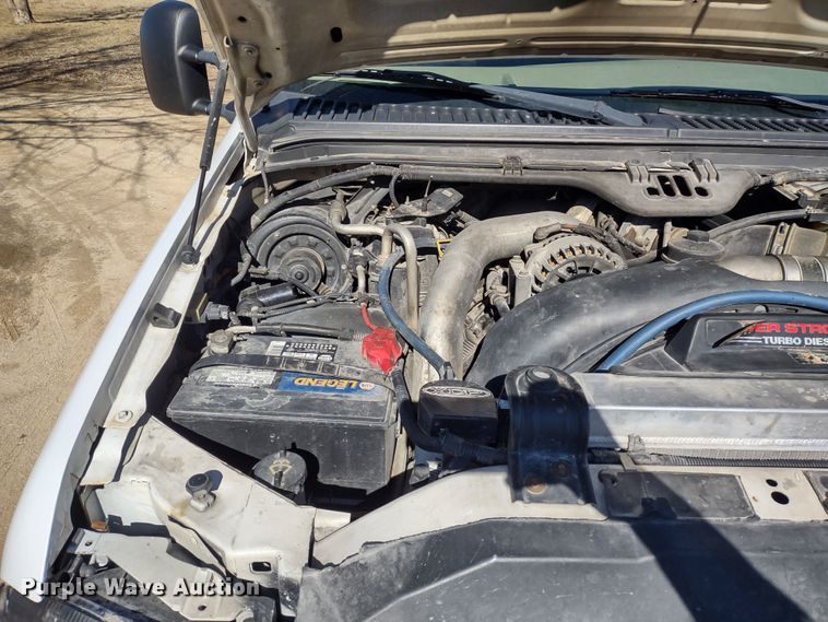 image for item DR8213 2004 Ford F350 Super Duty Lariat  Crew Cab pickup truck