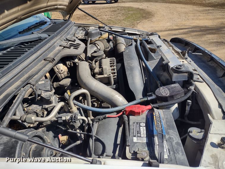 image for item DR8213 2004 Ford F350 Super Duty Lariat  Crew Cab pickup truck