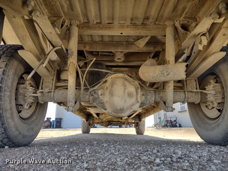 image for item DR8213 2004 Ford F350 Super Duty Lariat  Crew Cab pickup truck