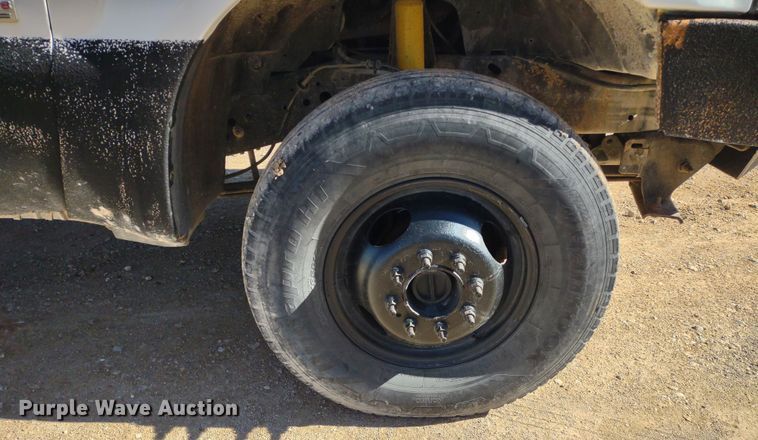 image for item DR8213 2004 Ford F350 Super Duty Lariat  Crew Cab pickup truck