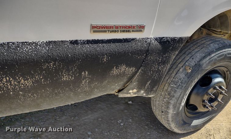 image for item DR8213 2004 Ford F350 Super Duty Lariat  Crew Cab pickup truck