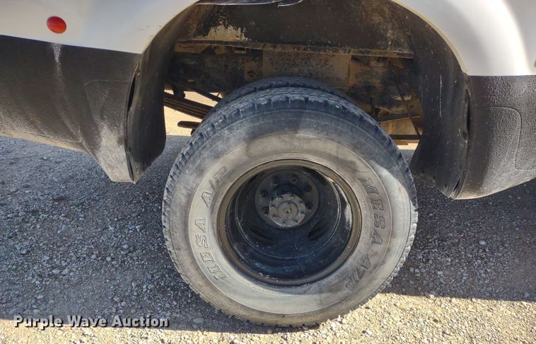 image for item DR8213 2004 Ford F350 Super Duty Lariat  Crew Cab pickup truck