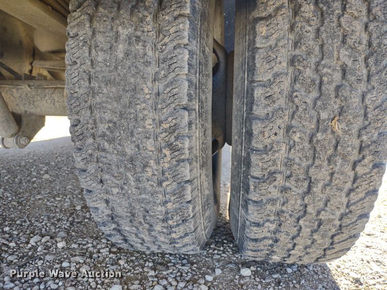 image for item DR8213 2004 Ford F350 Super Duty Lariat  Crew Cab pickup truck