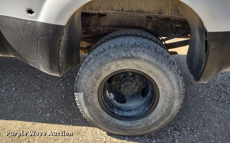 image for item DR8213 2004 Ford F350 Super Duty Lariat  Crew Cab pickup truck