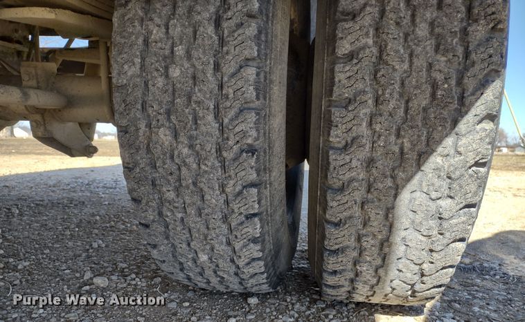 image for item DR8213 2004 Ford F350 Super Duty Lariat  Crew Cab pickup truck