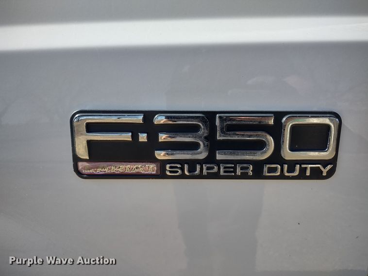 image for item DR8213 2004 Ford F350 Super Duty Lariat  Crew Cab pickup truck
