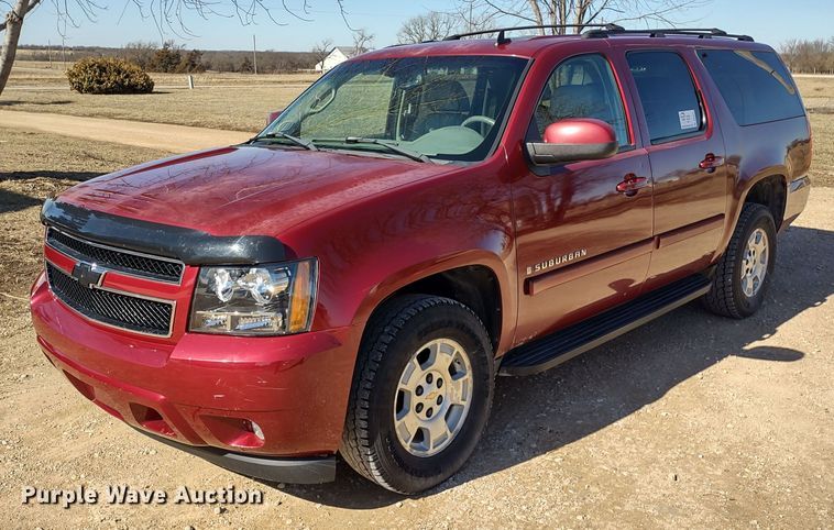 image for item DR8214 2007 Chevrolet Suburban LS 1500  SUV