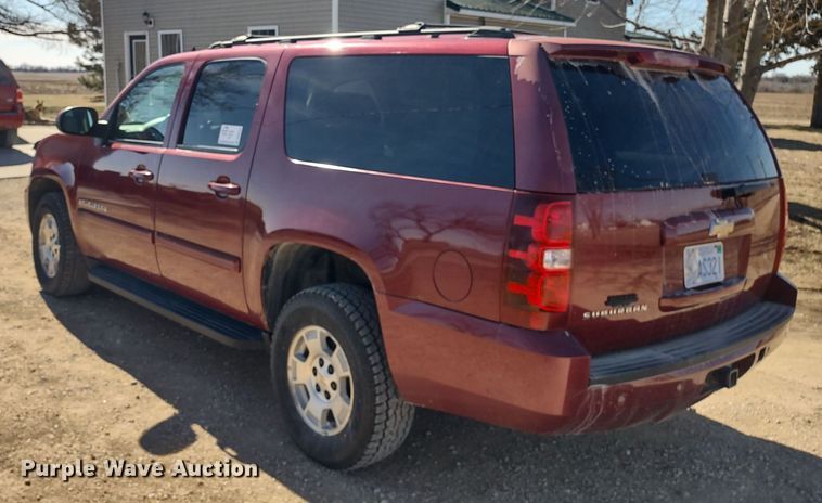 image for item DR8214 2007 Chevrolet Suburban LS 1500  SUV
