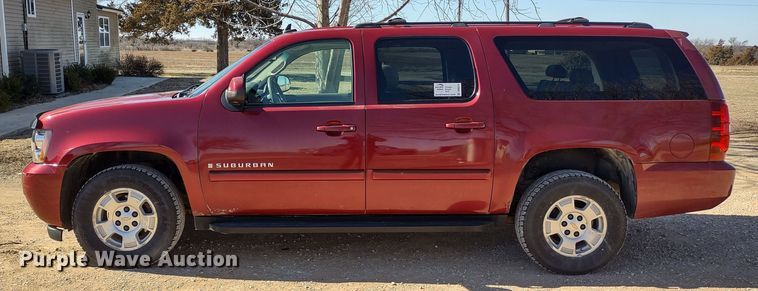 image for item DR8214 2007 Chevrolet Suburban LS 1500  SUV
