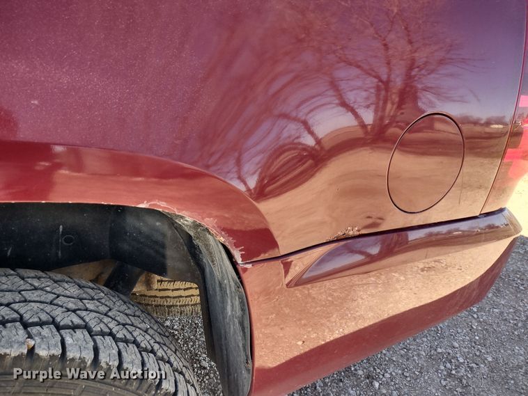 image for item DR8214 2007 Chevrolet Suburban LS 1500  SUV