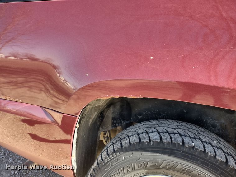 image for item DR8214 2007 Chevrolet Suburban LS 1500  SUV