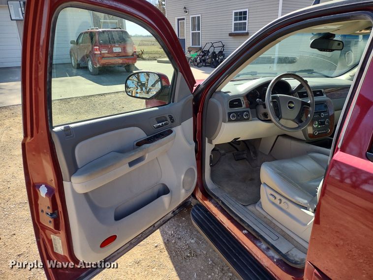image for item DR8214 2007 Chevrolet Suburban LS 1500  SUV