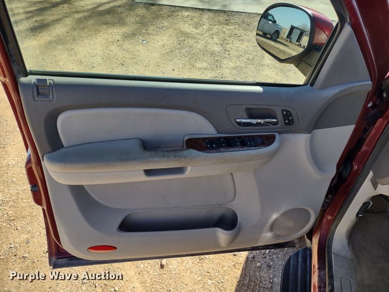 image for item DR8214 2007 Chevrolet Suburban LS 1500  SUV