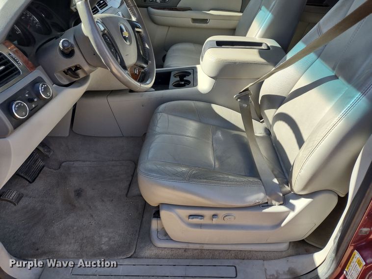 image for item DR8214 2007 Chevrolet Suburban LS 1500  SUV