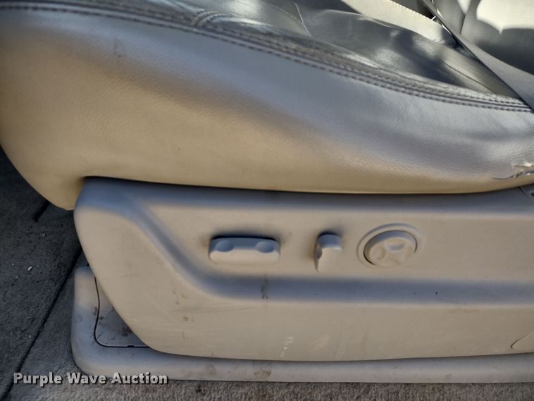 image for item DR8214 2007 Chevrolet Suburban LS 1500  SUV