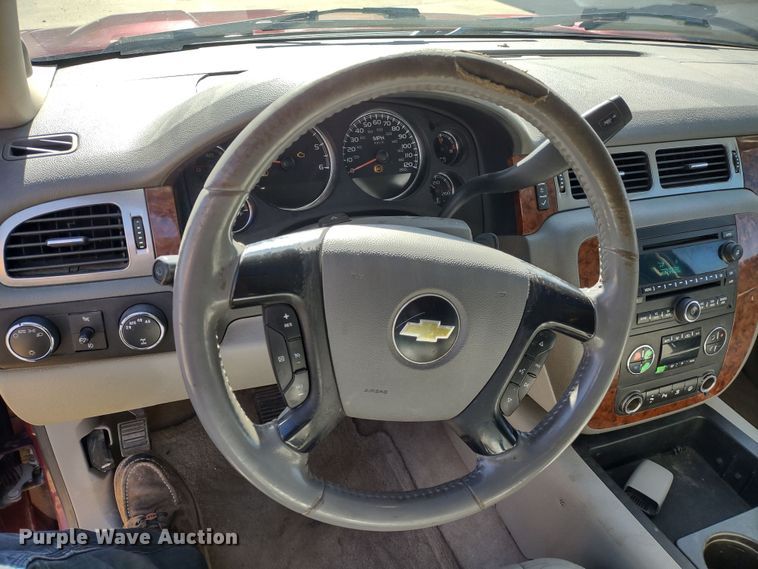 image for item DR8214 2007 Chevrolet Suburban LS 1500  SUV