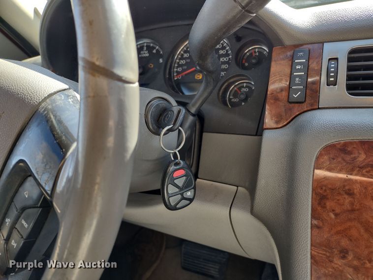 image for item DR8214 2007 Chevrolet Suburban LS 1500  SUV