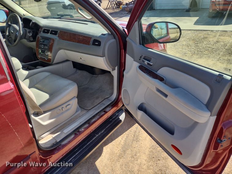 image for item DR8214 2007 Chevrolet Suburban LS 1500  SUV