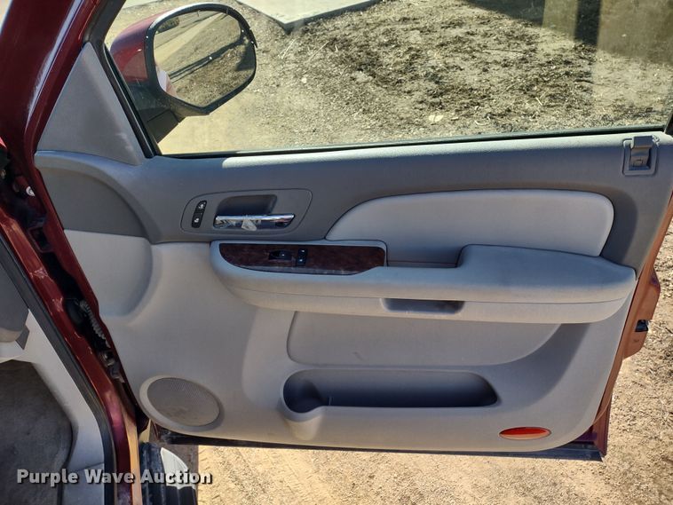 image for item DR8214 2007 Chevrolet Suburban LS 1500  SUV