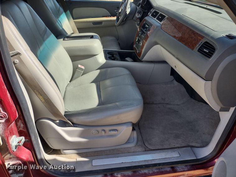 image for item DR8214 2007 Chevrolet Suburban LS 1500  SUV