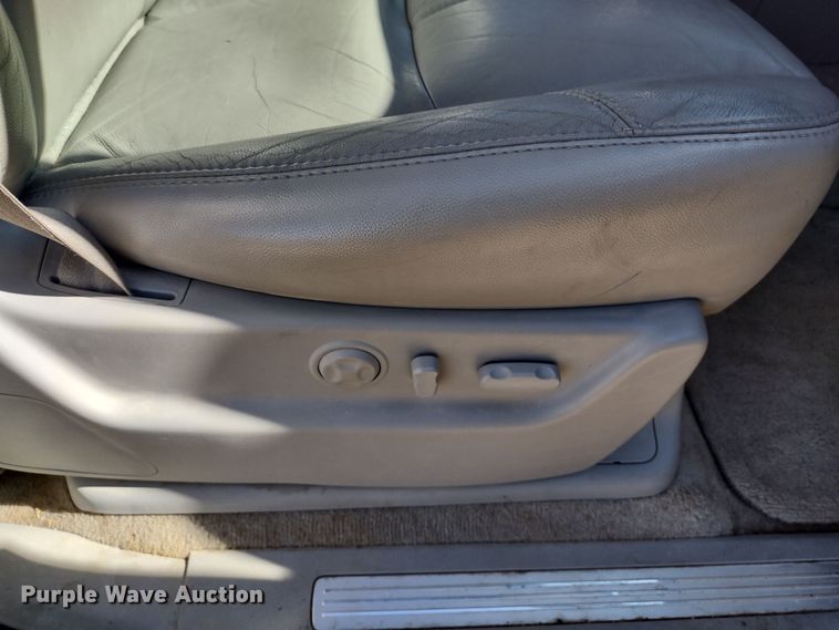 image for item DR8214 2007 Chevrolet Suburban LS 1500  SUV