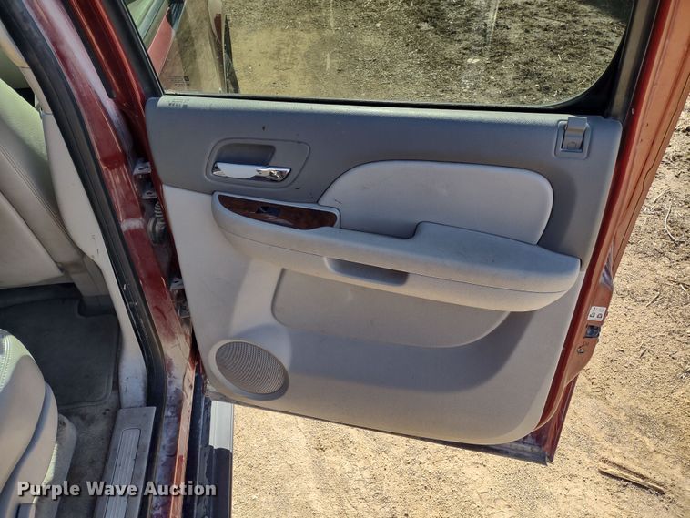 image for item DR8214 2007 Chevrolet Suburban LS 1500  SUV