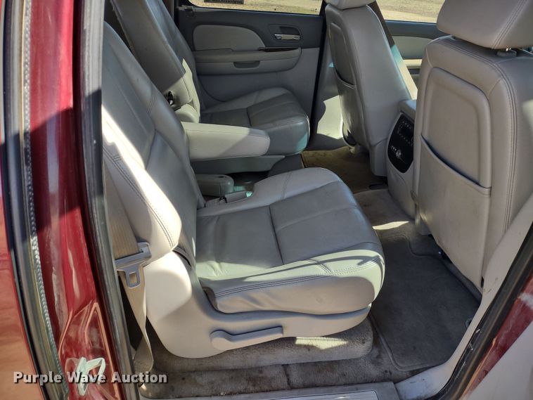 image for item DR8214 2007 Chevrolet Suburban LS 1500  SUV