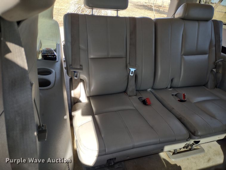 image for item DR8214 2007 Chevrolet Suburban LS 1500  SUV