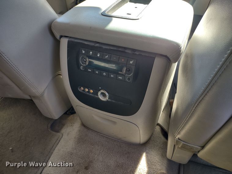 image for item DR8214 2007 Chevrolet Suburban LS 1500  SUV