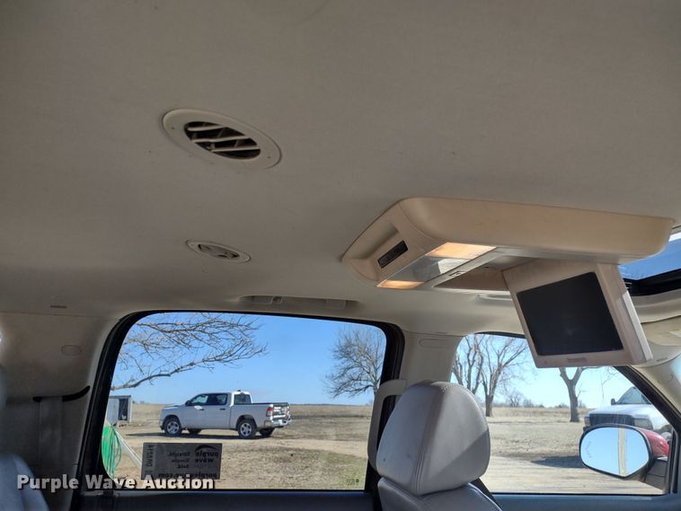 image for item DR8214 2007 Chevrolet Suburban LS 1500  SUV