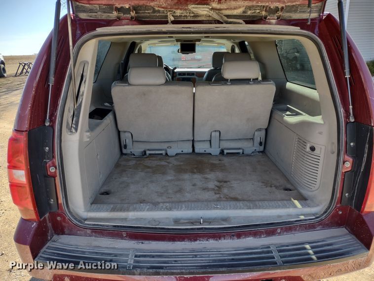 image for item DR8214 2007 Chevrolet Suburban LS 1500  SUV