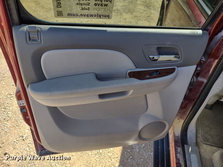 image for item DR8214 2007 Chevrolet Suburban LS 1500  SUV