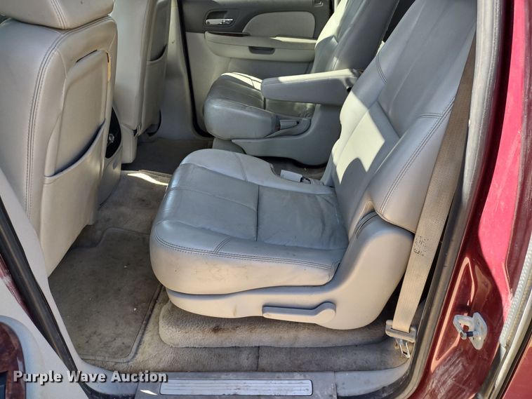 image for item DR8214 2007 Chevrolet Suburban LS 1500  SUV
